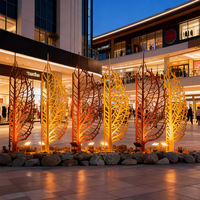Sculptures peintes personnalisables de style abstrait moderne pour la décoration de rues commerciales, série de feuilles creuses en acier inoxydable