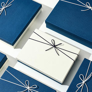 Vente en gros de boîte-cadeau de foulard en soie et de <span class=keywords><strong>sous</strong></span>-vêtement <span class=keywords><strong>thermique</strong></span> avec logo personnalisé vêtements avec revêtement UV impression de gaufrage par stratification mate - Product Image 3