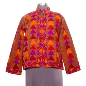Chaqueta Acolchada con Botones y Bordado Floral, Forro de Algodón a Rayas, Hecha a Mano, para Invierno y Otoño, de Secado Rápido, Transpirable y Ecológica - Product Image 1