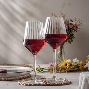 Vente en gros de verres à vin rouge <span class=keywords><strong>pour</strong></span> <span class=keywords><strong>mariage</strong></span> bordeaux bordeaux bordeaux clair côtelé - Product Image 3
