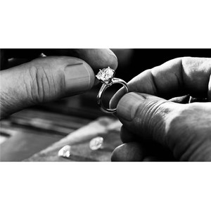 Bijoux personnalisés pour femmes en or massif 18 carats, taille brillant rond, haute qualité, fabrication artisanale. - Product Image 1