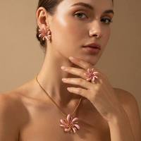 JUSNOVA Ensemble de bijoux papillon en acier inoxydable plaqué or 18 carats, collier, boucles d'oreilles et bague en filigrane pour femmes