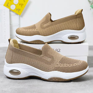 Venta al por mayor de fábrica de calzado deportivo de verano para mujer, de goma, transpirable, suave y ligero, para actividades al aire libre. - Product Image 2