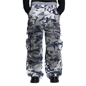 กางเกงคาร์โก้ลายพรางแฟชั่นสไตล์สตรีทแวร์สำหรับผู้ชาย ราคาขายส่ง รับทำโลโก้  มีหลายกระเป๋า สีดำลายพราง - Product Image 1