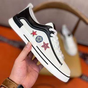 Zapatos de Diseñador de Moda Masculina de Alta Calidad y Lujo, Zapatillas Casuales para Hombre, con Logotipo Personalizado, Antideslizantes, para Caminar, Estilo Femenino - Product Image 1