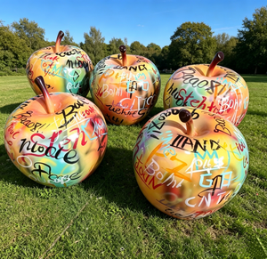 Scultura da Giardino per Esterni, Grande Statua di <span class=keywords><strong>Frutta</strong></span> in Fibra di Vetro e Resina, Mela Astratta con Graffiti, per Decorazione - Product Image 5