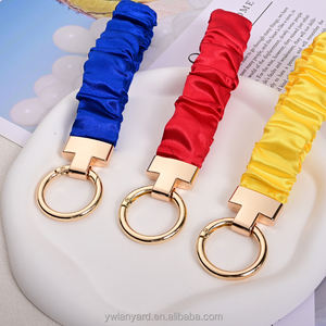 <span class=keywords><strong>2025</strong></span> Neuer Trend Einfarbiger Weicher Satin-Stoff Niedliche Lehrer-Dehnbare Scrunchie-Schlüsselanhänger für Frauen - Product Image 3