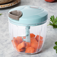 Handmatige keukenhulp voor het hakken van voedsel, veilige groentehakker met 900ml capaciteit, milieuvriendelijke kunststof messen, Smile Mom