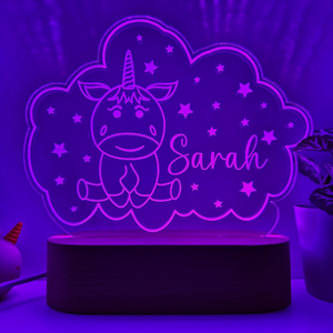 Letrero LED Personalizado con Nombre para Sala de Estar Moderna con Elegante Fuente Cursiva y Base de Madera Natural - Product Image 1