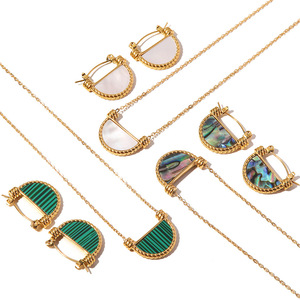 Collar de Joyería Fina de Acero Inoxidable con Colgante de Concha Natural en Forma de <span class=keywords><strong>Abanico</strong></span> con Malaquita Negra y Abulón Sinfónico - Product Image 1