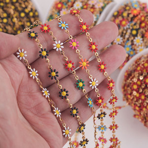 ขายเป็นเมตร โซ่สแตนเลสเคลือบทอง 18K ลายดอกเดซี่เคลือบสีสันสดใส ทำมือ พร้อมจี้รูปดอกทานตะวัน ขายส่งแบบม้วน - Product Image 3
