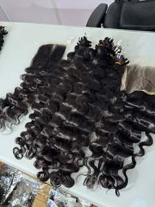 Perruque de cheveux humains bouclés pour <span class=keywords><strong>femme</strong></span>, avec closure frontale en dentelle suisse 13x4 pouces et 4x4 pouces, couleur noir naturel personnalisée - Product Image 2