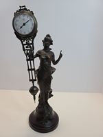 Horloge de table mécanique à pendule oscillant de style Diana en laiton antique américain du XVIIe siècle, imitée, 3 jours d'autonomie