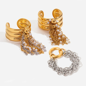 Bague ouverte élégante en acier inoxydable doré avec chaîne de perles et pompon, bijou de mode féminin, accessoire de fête - Product Image 1