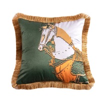 Coussin décoratif personnalisable pour canapé et chevet, motif léopard animalier, aspect soie, avec pompon doré, style luxe léger transfrontalier