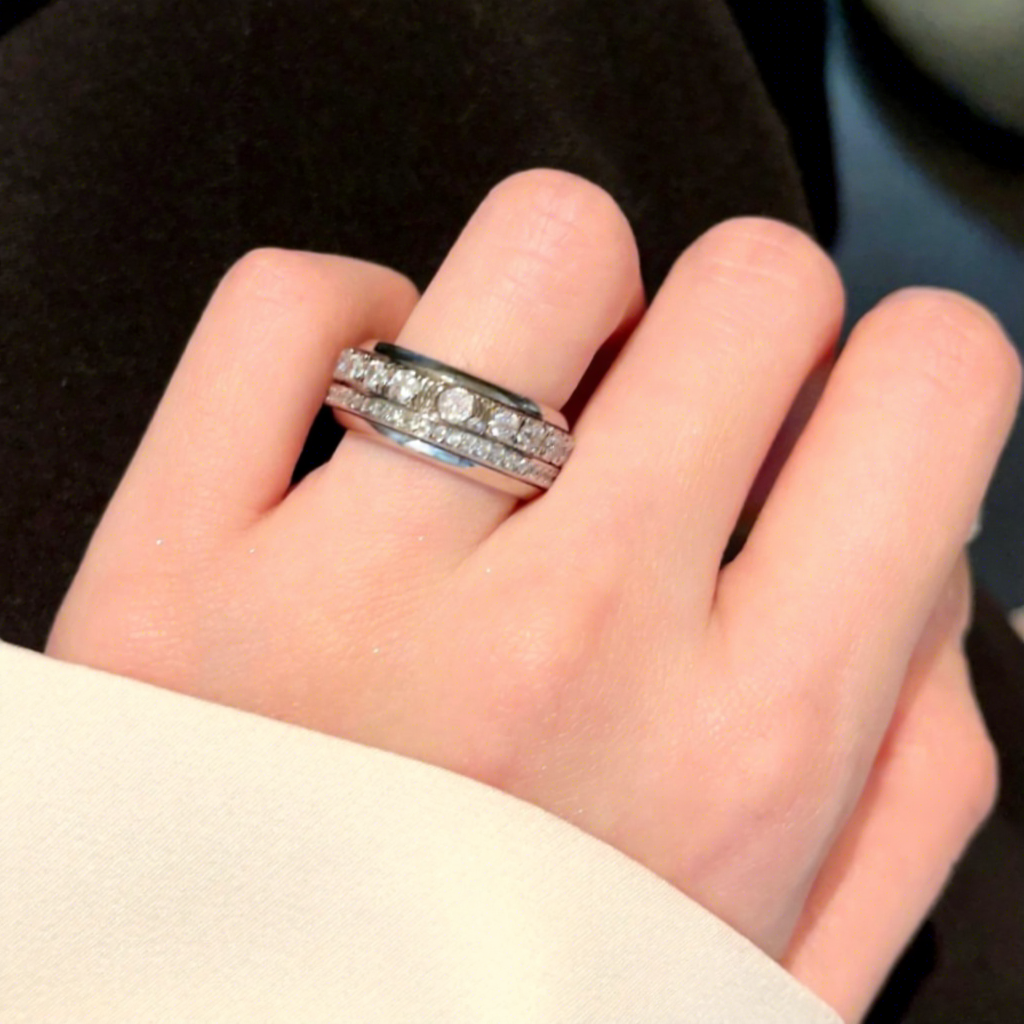 Platinum blonde two row zircon rotatable ring