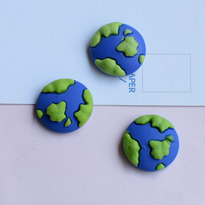 ต่างหูเรซินรูกการ์ตูนน่ารักดวงจันทร์นักบินอวกาศเครื่องรางทรงหลังเบี้ยทรงหลังแบนงานฝีมือสมุดติดรูปทำเครื่องประดับแบบทำมือ - Product Image 4