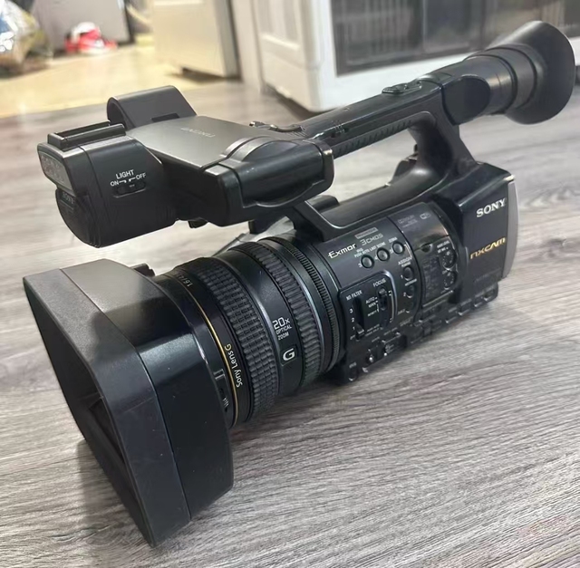 Son-y HXR-NX3 NXCAM Professional Handheld Camcorder Video Camera