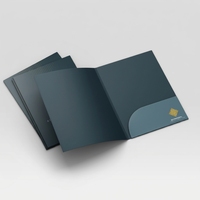 Dossier de présentation de documents de bureau personnalisé en carton noir avec impression mate, pochette et logo UV sélectif