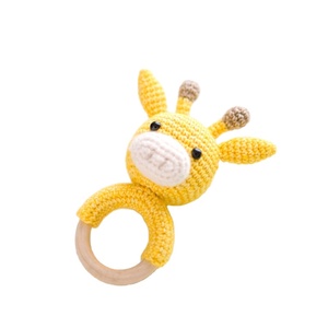 Mordedor de Madera y Ganchillo Hecho a Mano con Forma de Unicornio, con Sonido de Campana de Plástico Suave para la Dentición, Edades de 2 a 14+ Años, Unisex - Product Image 2