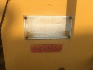 Bulldozer Caterpillar D3C d'occasion 2023, moteur 90 CV, capacité de bulldozing 8,6 m, chenilles avec composants essentiels et moteur, bon état - Product Image 2