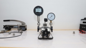 700bar Super High Pressure Portable Handheld Pressure <strong>Calibrator</strong> <strong>Comparator</strong> - Product Image 6