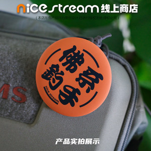 Badge NiceStream Fishing Master, 50 mm, carré, à attacher sur du plastique, avec motif de caractères - Product Image 3