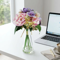 Fleurs d'hortensia artificielles au toucher réel, fausses fleurs dans un vase en verre pour la décoration de table de mariage ou de la maison