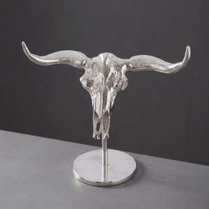 Sculpture de crâne de taureau en argent, figurine artistique en métal, décoration de table, design moderne, thème animal pour salon - Product Image 1