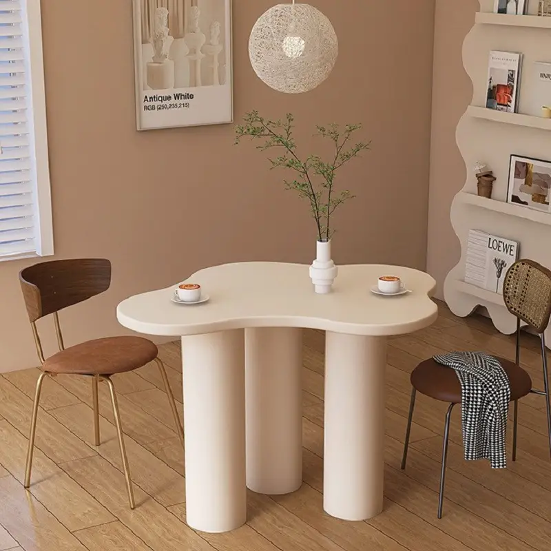 Table de salle à manger en bois de style nordique moderne à vendre