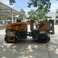 Compacteur vibrant à double tambour UCM de 4 tonnes avec engrenage hydraulique, doté d'une puissance de fouillis élevée pour l'asphalisation