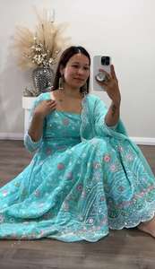 Nuevo vestido de diseñador Ropa de fiesta Look Nuevos colores Faux Georgette con Secuencia de bordado Trabajo con mangas completas a precio mayorista - Product Image 3