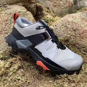 Zapatillas de senderismo impermeables de estilo lujoso, personalizables, unisex, antideslizantes, funcionales para montañismo y deportes. - Product Image 1