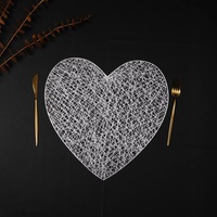 Tapis de table en PVC écologique de haute qualité, résistant à la chaleur, 38x38cm, design cœur antidérapant pour la maison, la cuisine, l'hôtel, le restaurant occidental