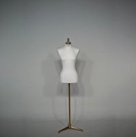 Weiblicher Halbkörper-Torso Schaufensterpuppe mit Armen aus FRP-Glasfasermaterial Europäischer Originalstil Stehende Pose Hochwertige Metallbasis
