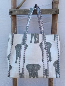 Bolso Tote Grande de Algodón Acolchado con Estampado Artesanal, Bolso de Hombro para Viaje y Compras, Bolso Hecho a Mano para Uso Diario - Product Image 5