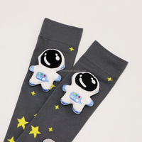 Vente en gros de chaussettes hautes pour enfants avec logo personnalisé en 3D, chaussettes longues pour enfants en nylon durable