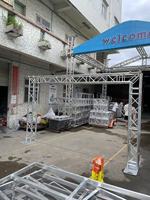 Plateforme de scène événementielle extérieure durable en aluminium, structure d'éclairage en alliage, emballée sur palette, pour défilés de mode et présentoirs de truss haut de gamme