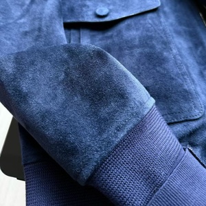 Chaqueta de Hombre de Lujo Azul Rey de Ante y Piel de Oveja, Estilo Old Money, Bomber Utilitario Casual Transpirable con Parches de Cuero - Gran Venta 2026 - Product Image 4