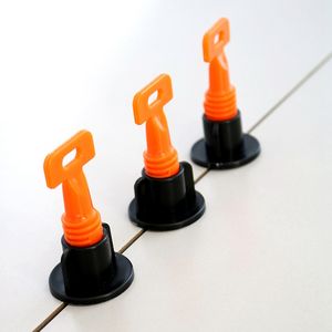 Système de nivellement de carreaux réutilisable Sunsbuild avec goupilles de verrouillage en T pour applications d'installation de revêtements de sol extérieurs intensifs - Product Image 3