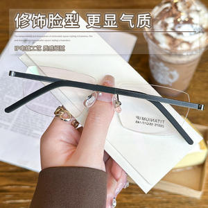 Monturas de gafas sin montura Danyang para hombre, cuadradas, de titanio puro 6075, con lentes de plástico antideslizantes, estilo ejecutivo. - Product Image 5