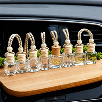 Diffuseur de voiture suspendu mini vide rechargeable de formes différentes OEM 5ml 10ml bouteille de parfum en verre avec bouchon en bois avec logo