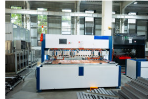 Máquina de Soldadura por Puntos Industrial de 380V de Alta Potencia con Control PLC, Nueva, para Puertas de Vidrio - Product Image 3