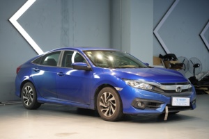 Honda <span class=keywords><strong>Civic</strong></span> <span class=keywords><strong>2018</strong></span> 220TURBO CVT Luxe Berline 4 portes 5 places 1.5T Turbo L4 CVT 177 ch R17 Sièges électriques foncés Arrière NEDC 5.4L/100km - Product Image 3