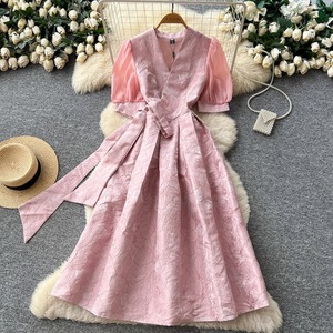 Robe Jacquard pour femme de bureau, de qualité supérieure, élégante, à manches lanternes, col en V, taille cintrée - Product Image 2