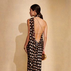 Vestido Largo de Gasa con Cuello Halter y Estampado de Puntos, Espalda Descubierta, Elegante para la Noche - Product Image 4