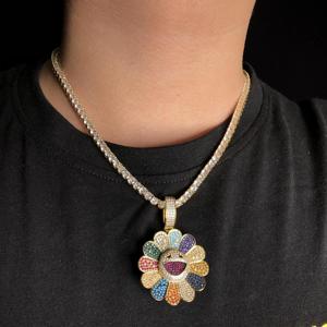 <span class=keywords><strong>Ciondolo</strong></span> Girasole Colorato con Faccina Sorridente Interamente in Diamanti, Pendente Rotante Hip Hop Unisex - Product Image 2