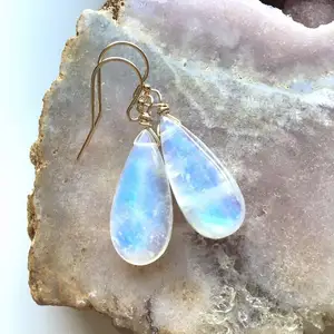 BD-E2139 Hot Sale Rainbow Moonstone Earring Beautiful Blue Flash Good Quality Gemstone Tear Drop Shape Earring