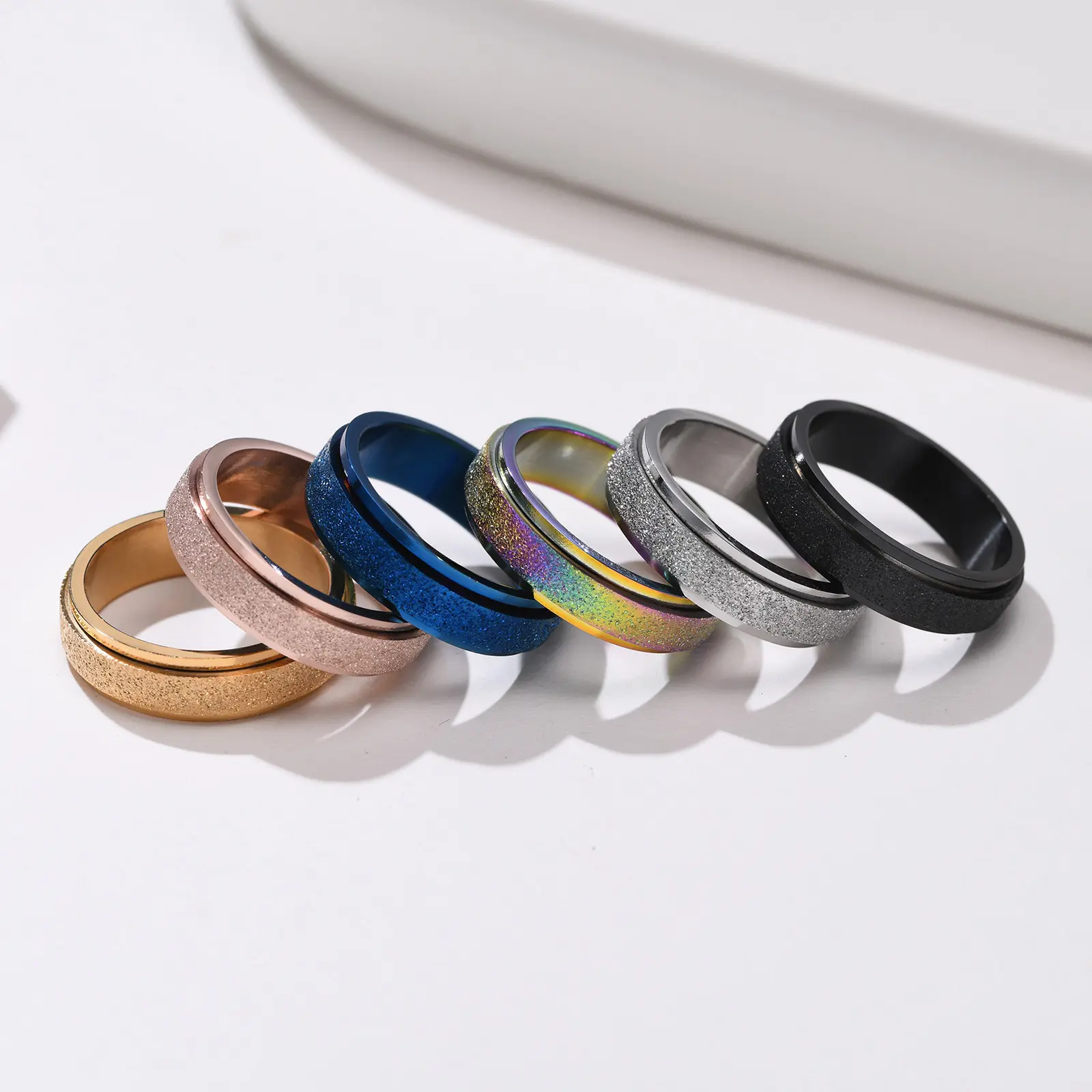 Hot Sale Edelstahl Stress abbau Matt Spinner Ring Regenbogen plattiert Zuckerguss Angst Zappeln Ring