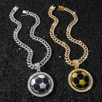 Modische Drehbare Fußball-Anhänger-Halskette Vollständig mit CZ-Besatz Vergoldete Legierung Kubanische Gliederkette Hip-Hop Bling Sportschmuck Unisex